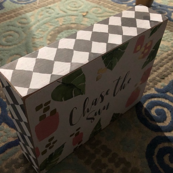 NWT Chase the Sun Sign Wall Decor - Picture 2 of 2